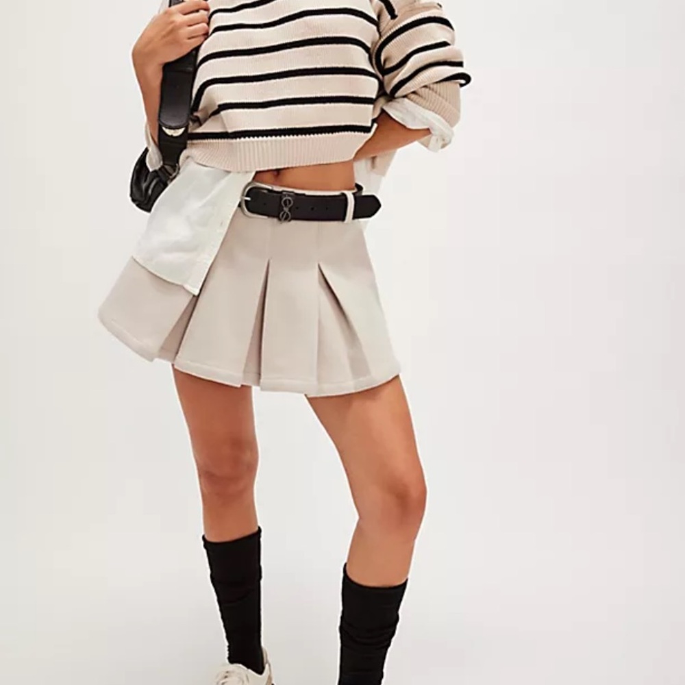 Free People Pleated Miniskirt; tan; sz. 6. NWOT